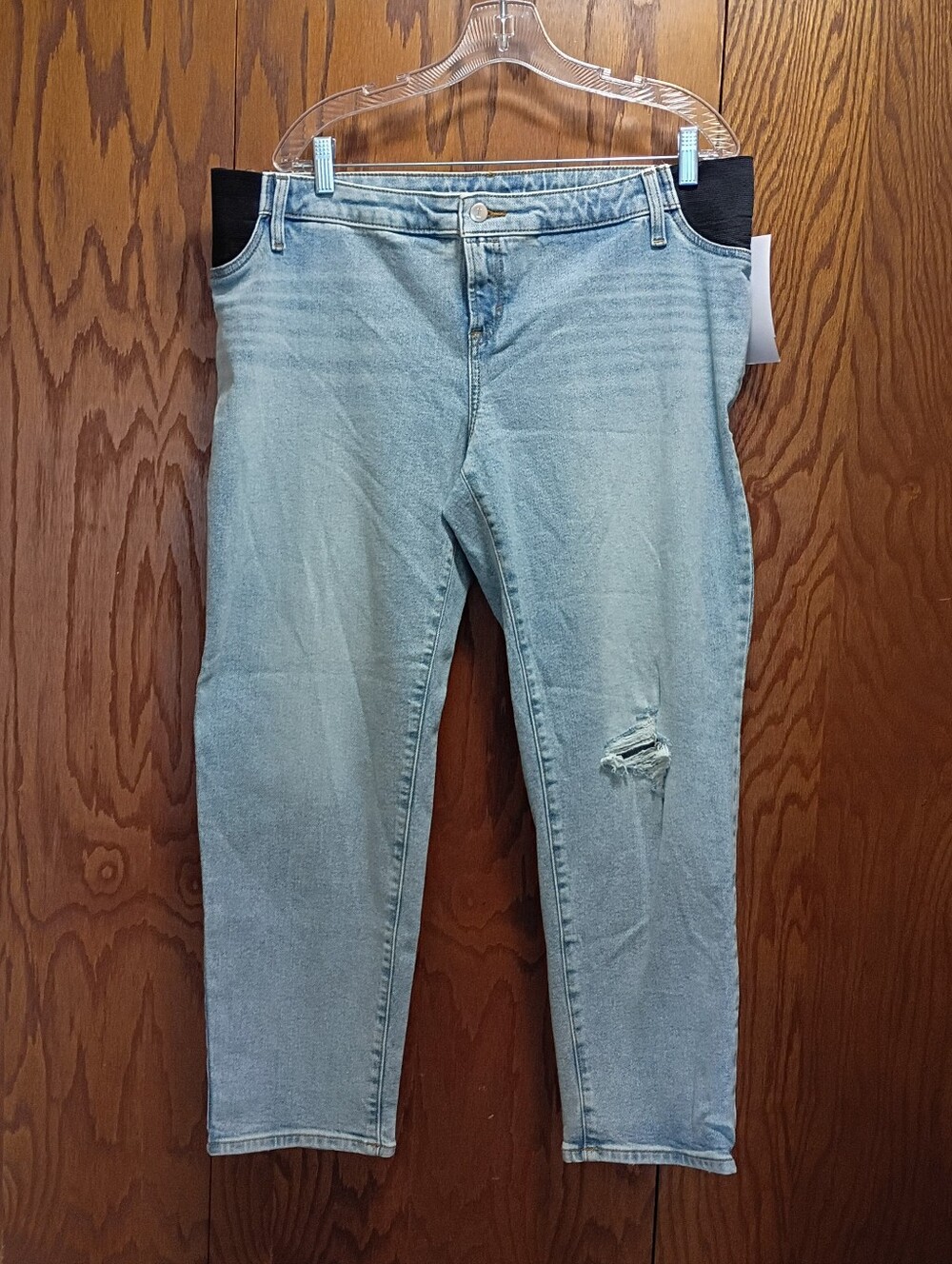 NWT Isabel Light Blue Women’s Stretch Jeans - Distressed Knee